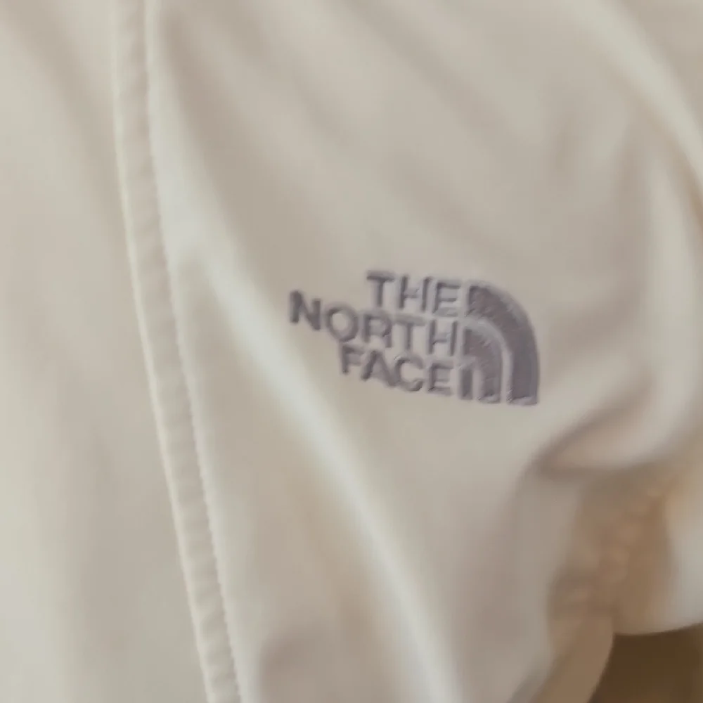 The North Face Women's Cream Zipper Medium Jacket - Picture 10 of 16